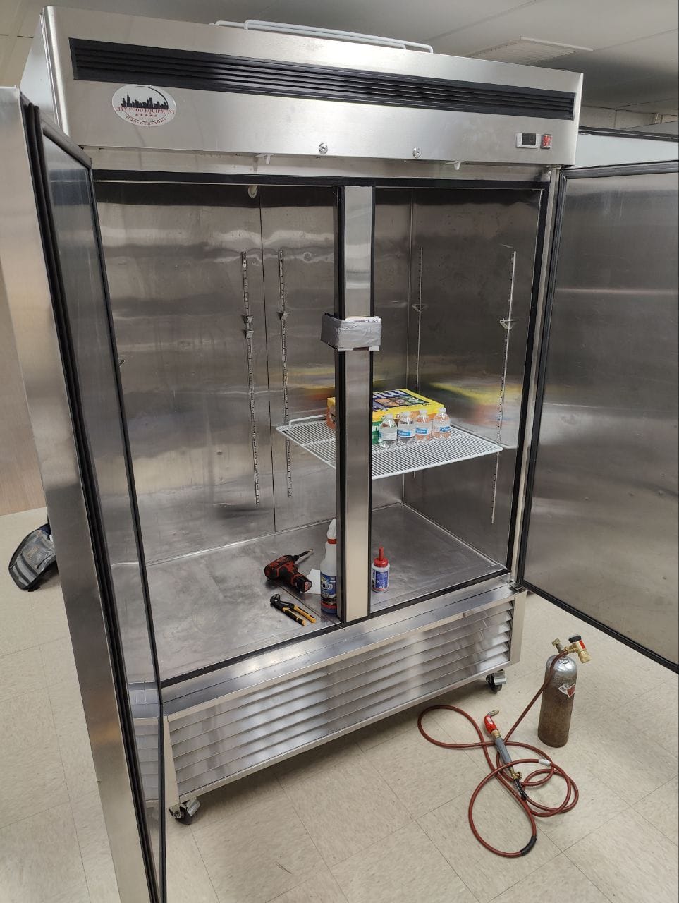 Commercial Refrigerator repair in restaurant